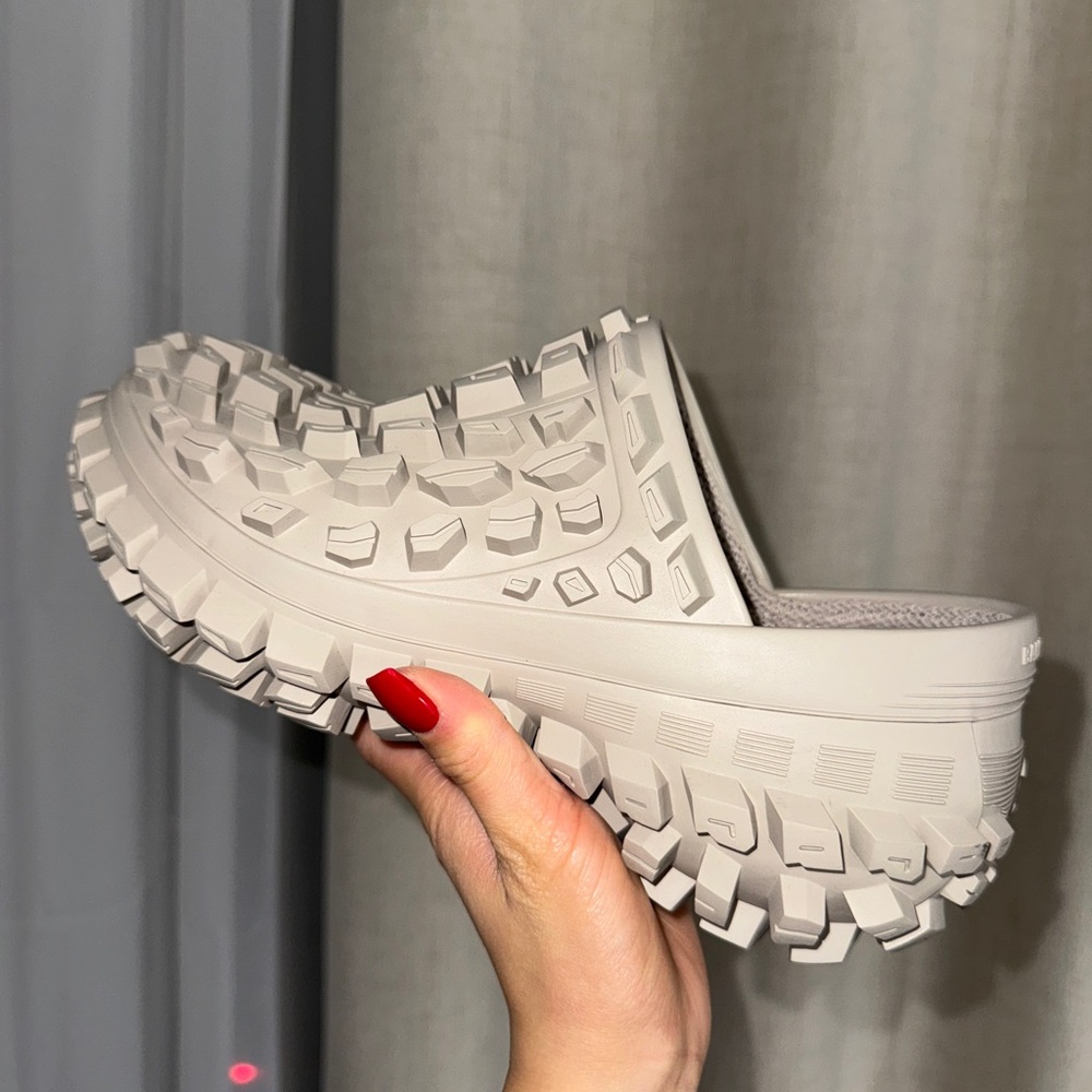 Balenciaga Bouncer clogs (WMNS)